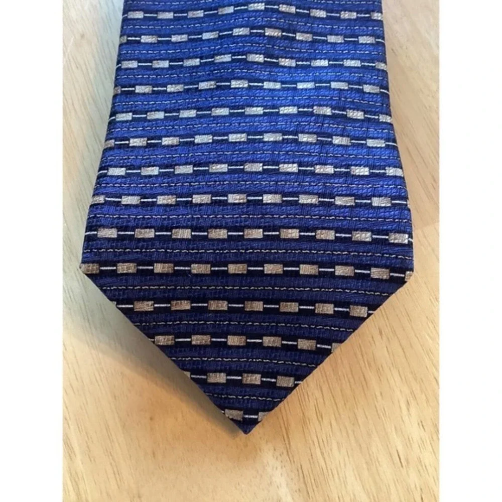 Louis Feraud Italian Designer 100% Imported Silk Neck Tie Blue Black Made In USA